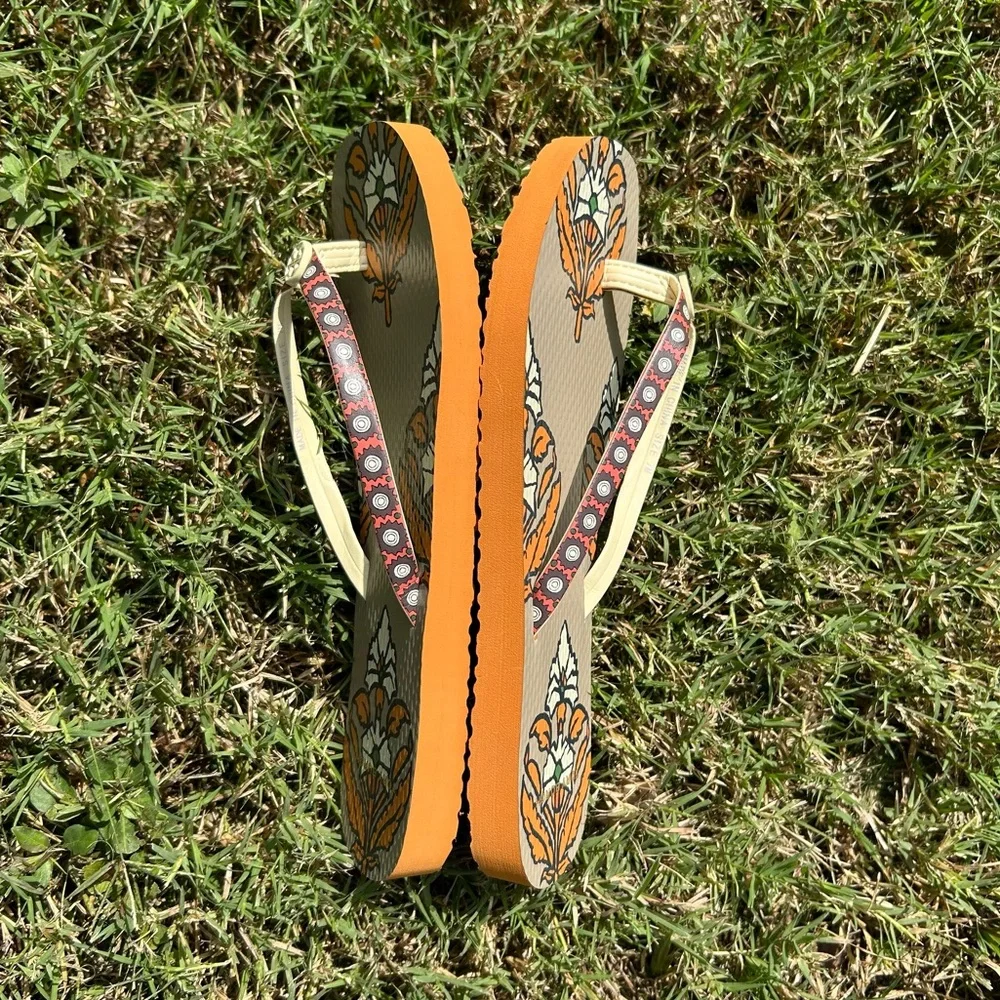 Tory Burch Flip-Flops - Picture 5 of 11